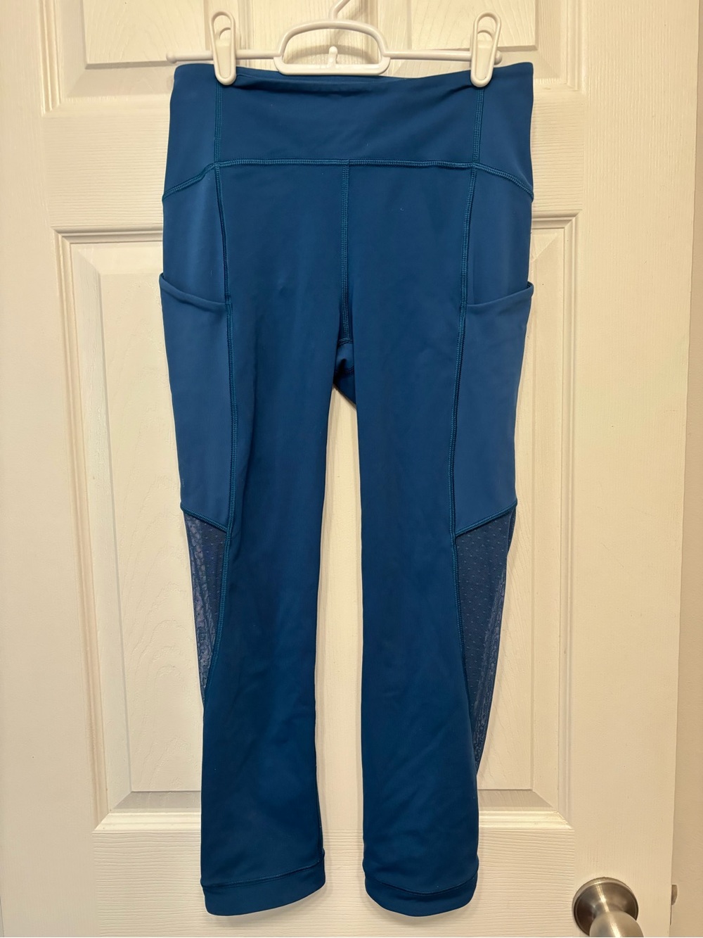 Lululemon Teal Sole Training Crop with Dot Mesh Detail and Pockets size 4
